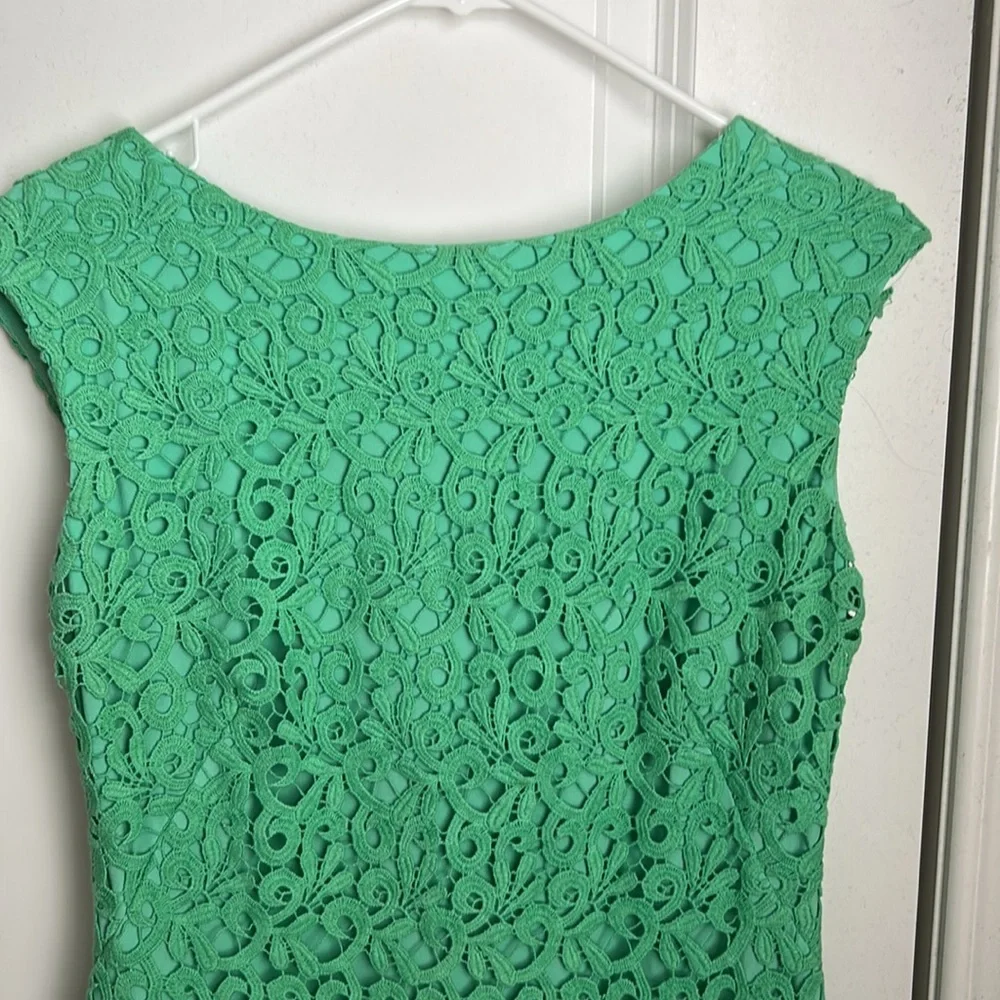 Lauren Ralph Lauren green lace dress. 10P - Picture 2 of 8